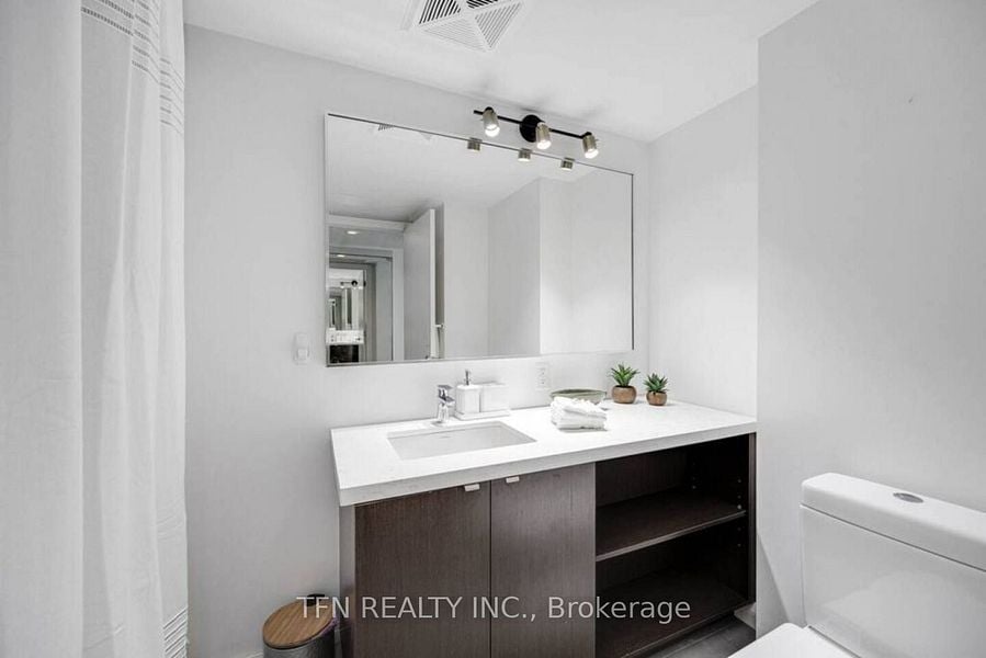 155 Yorkville Ave Unit: 2910