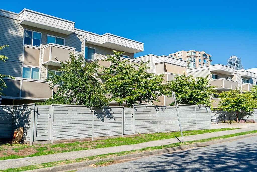 1775 W 11 Ave, #101