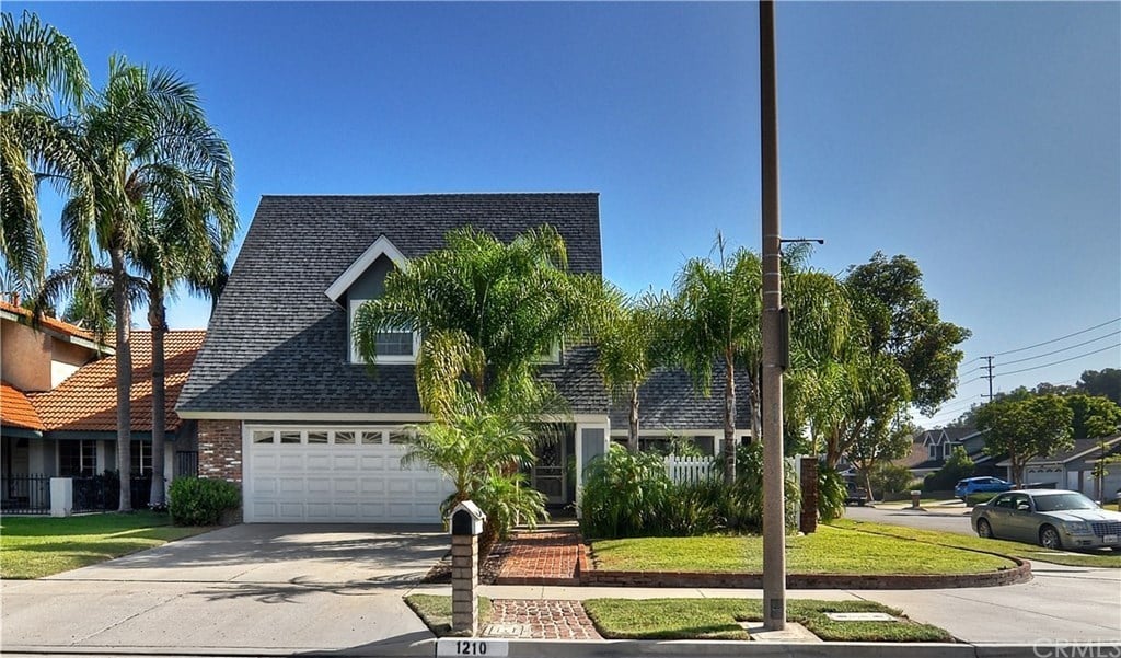 1210 N Huxford Ln