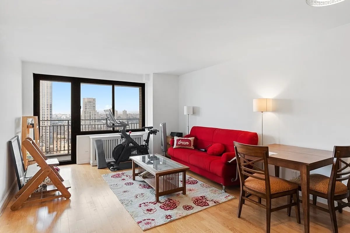 201 W 70th St #28A