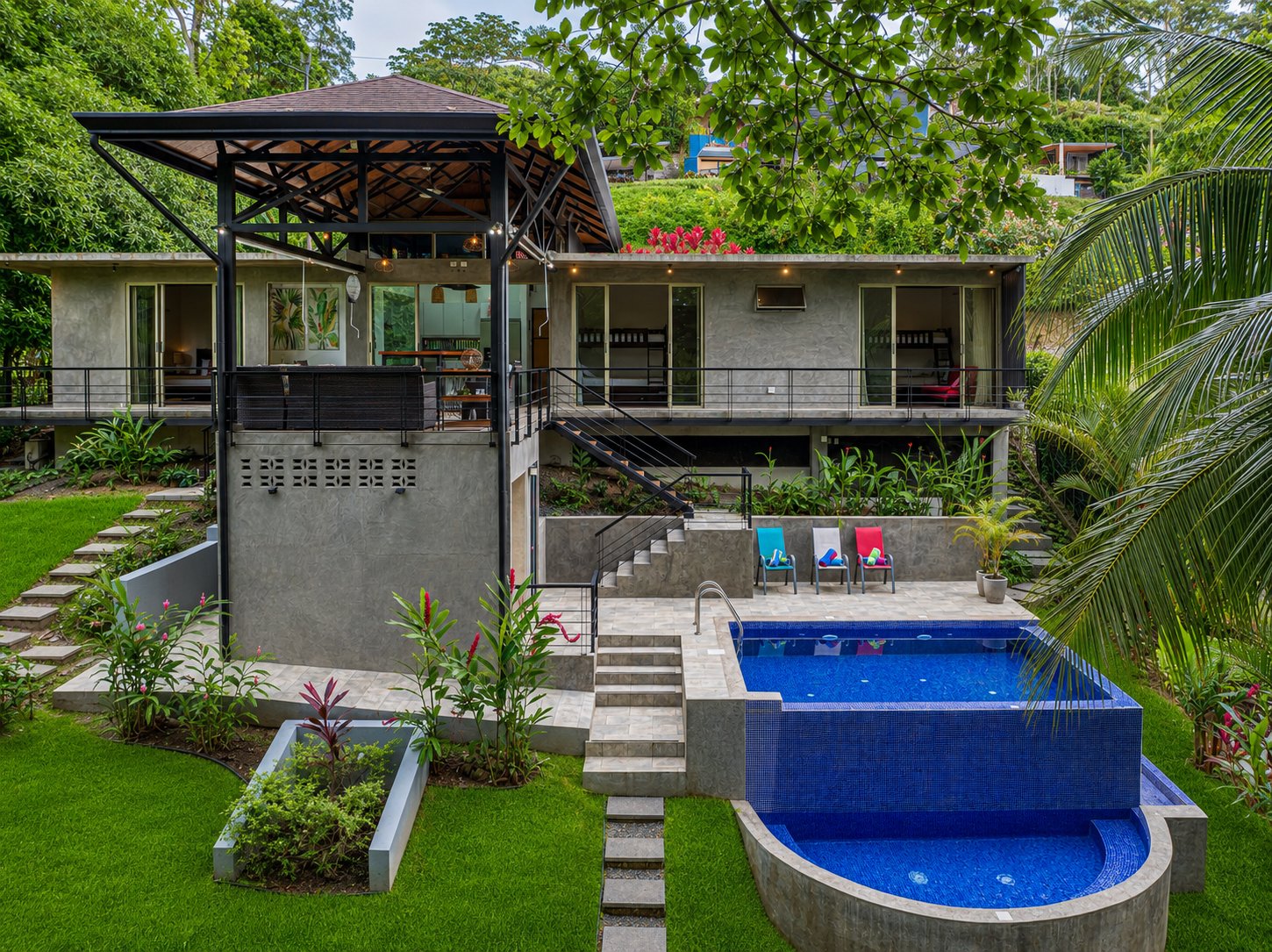   3 bedrooms, 2.5 bathrooms Villa Steps from Uvita, beautiful Beaches, Waterfalls, Restaurants and Tourist Attractions.