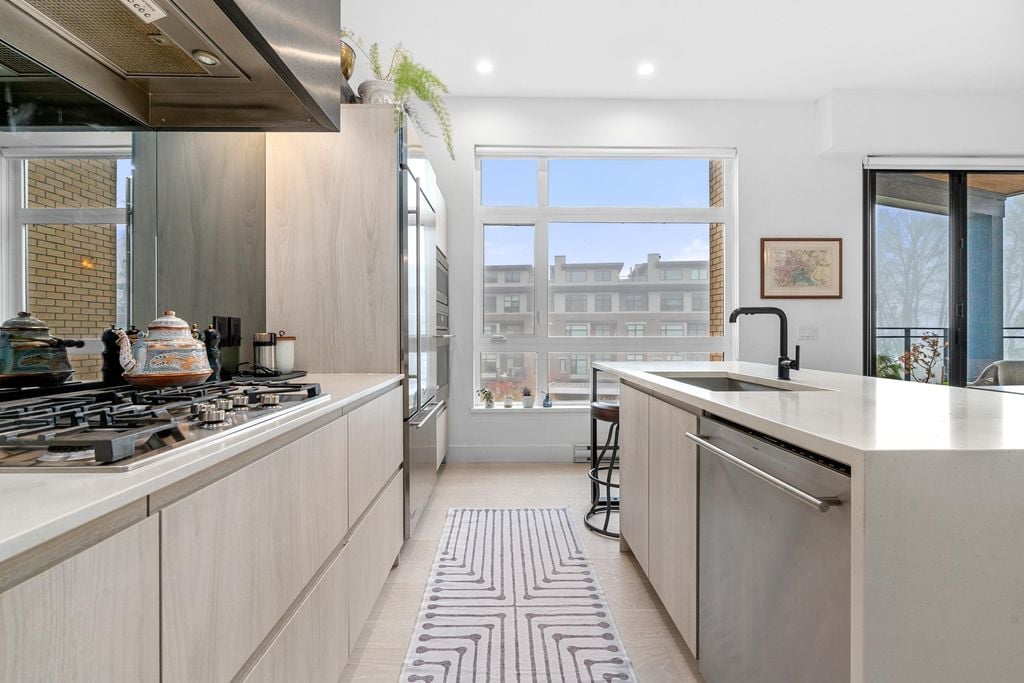 300 Salter St, #310