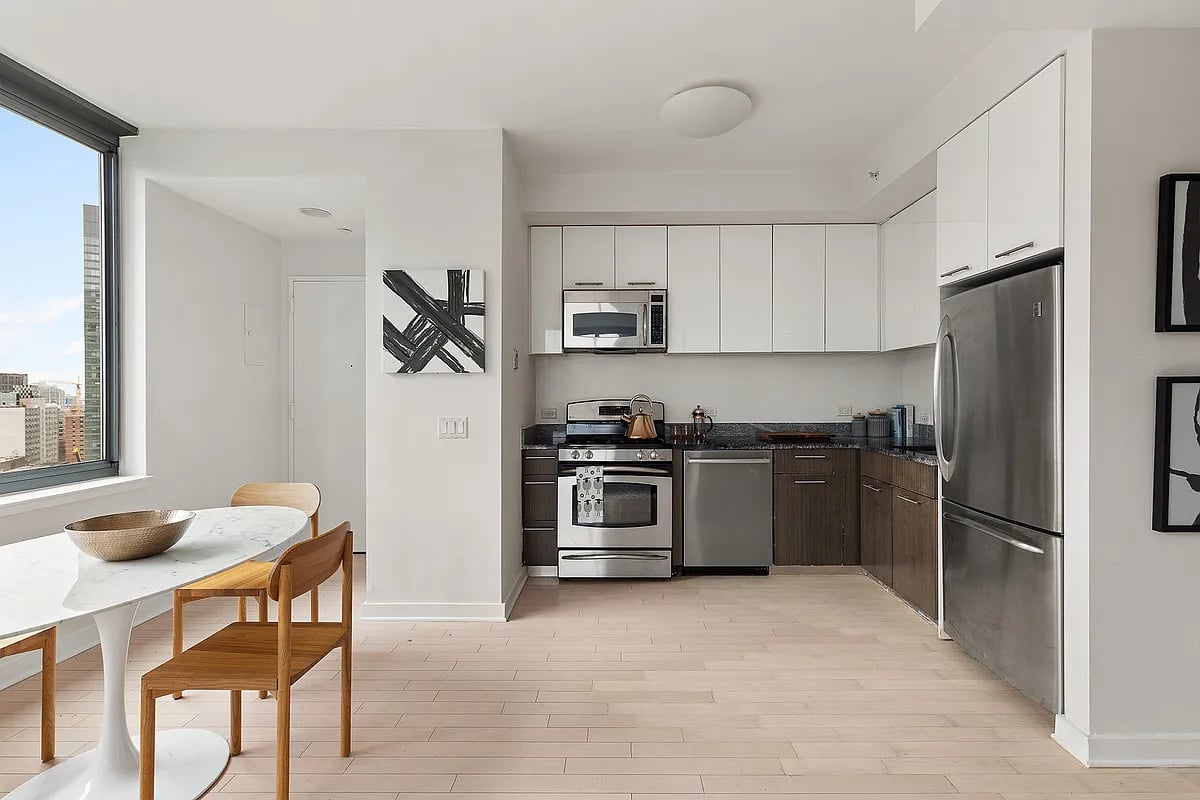230 Ashland Place #18D