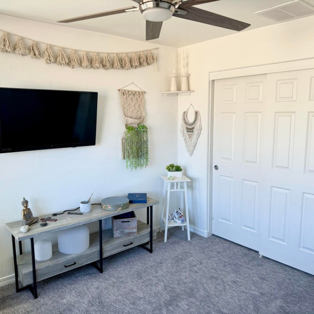 3953 E Cat Balue Dr.