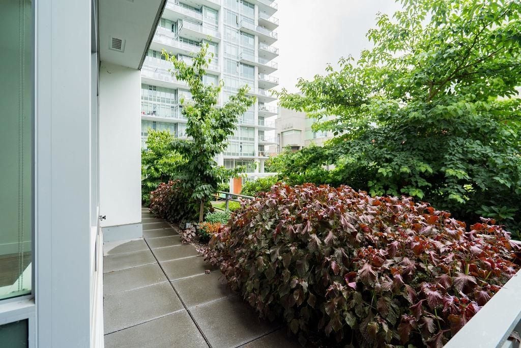 258 Nelson's Ct, #102