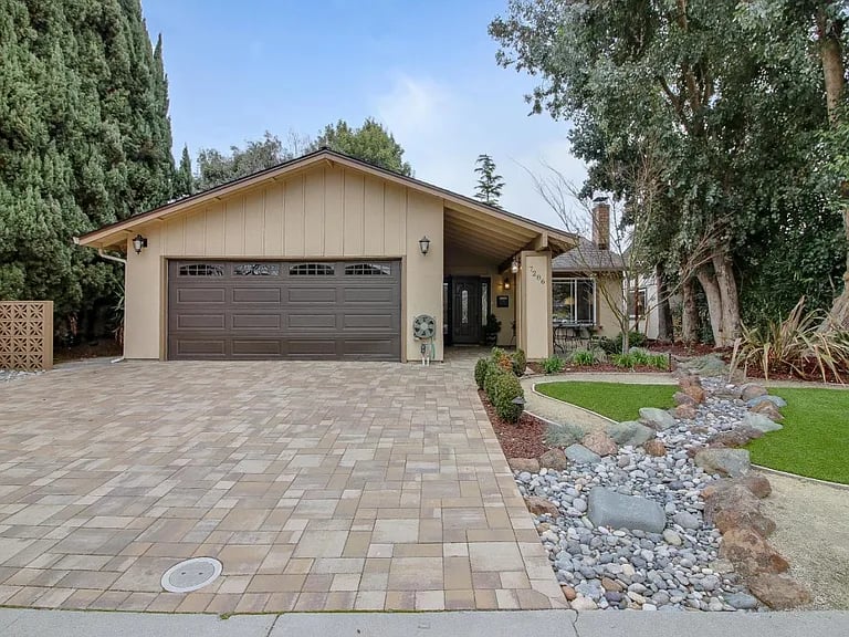 7286 Pittsfield Way