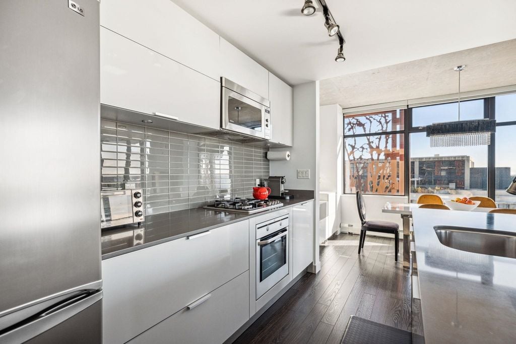 128 W Cordova St, #3506