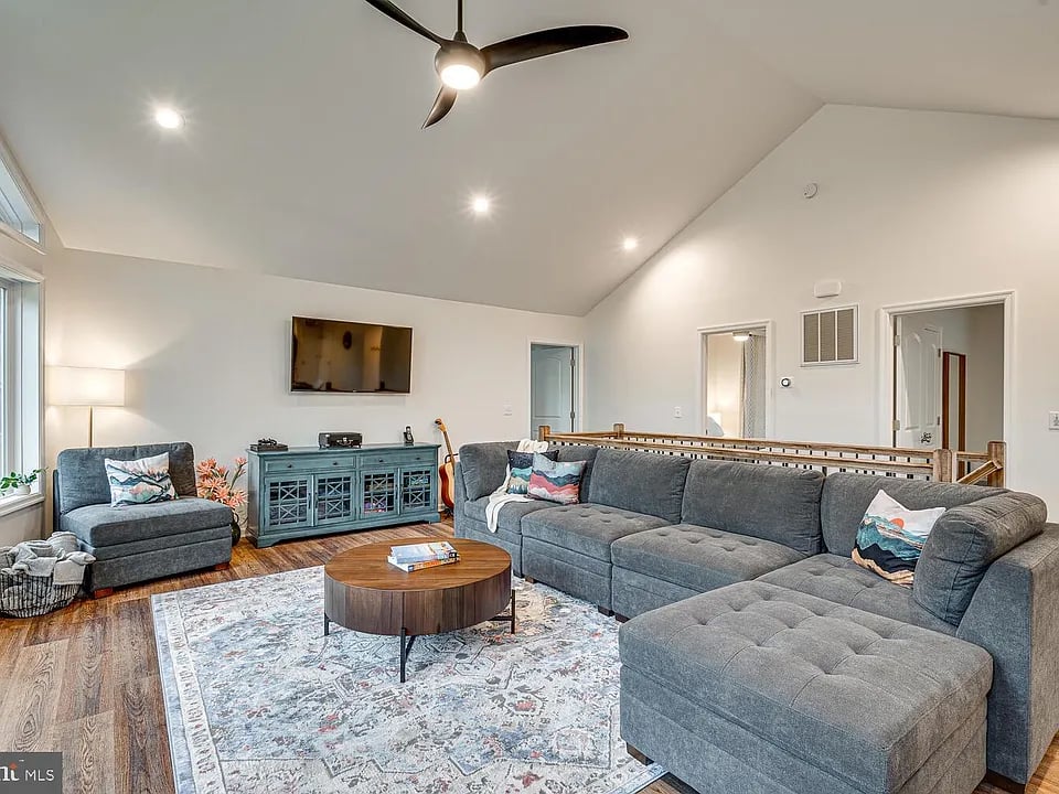 1850 Gooney Manor Loop