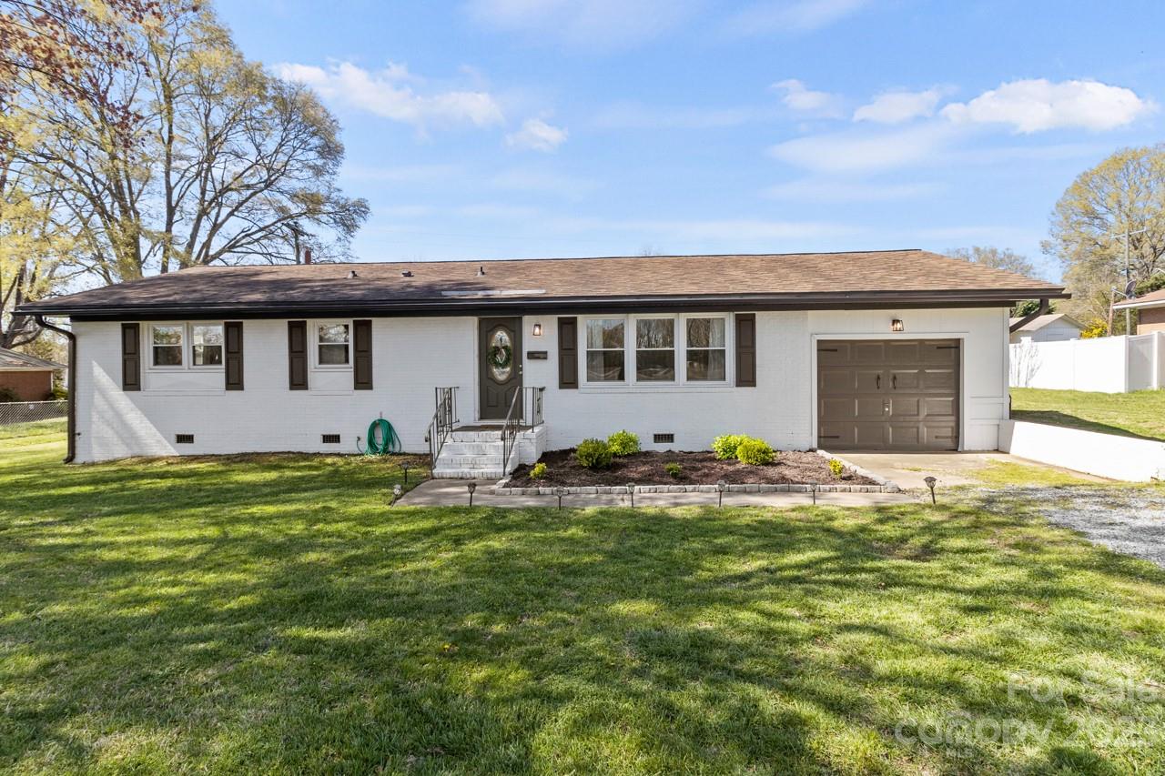 963 E Iredell Ave
