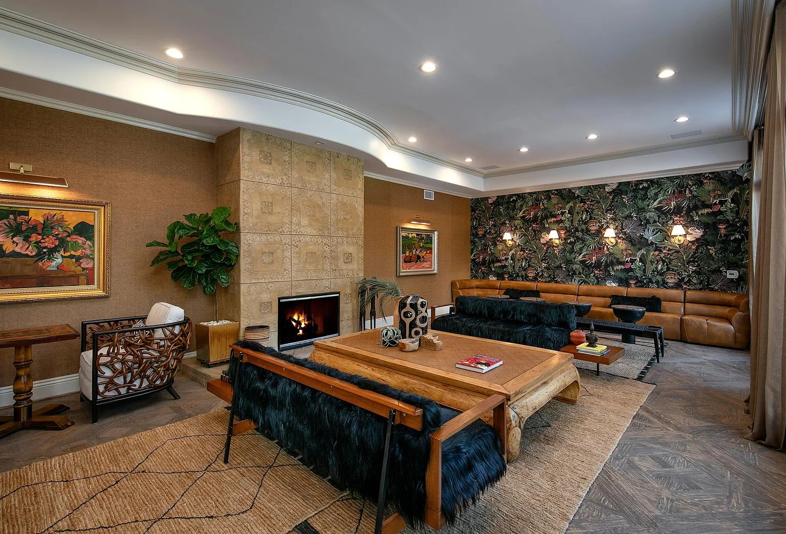 810 N Rexford Dr