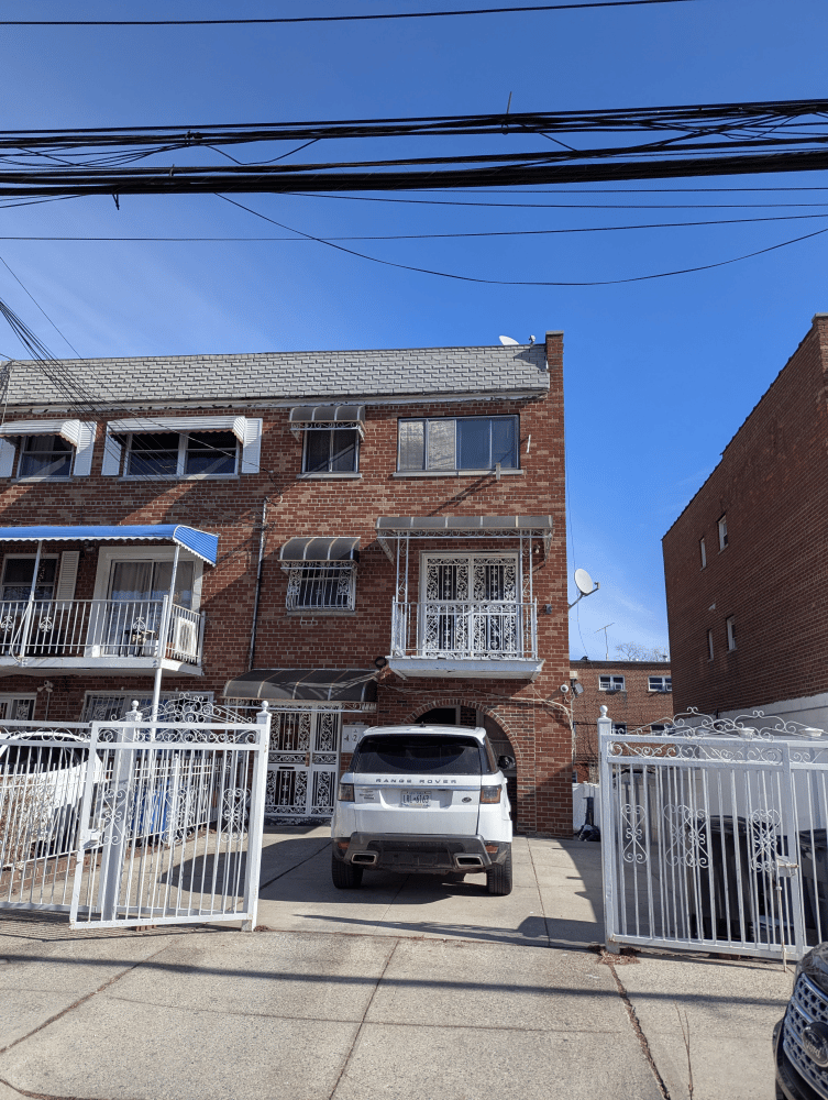 428 BOLTON Avenue