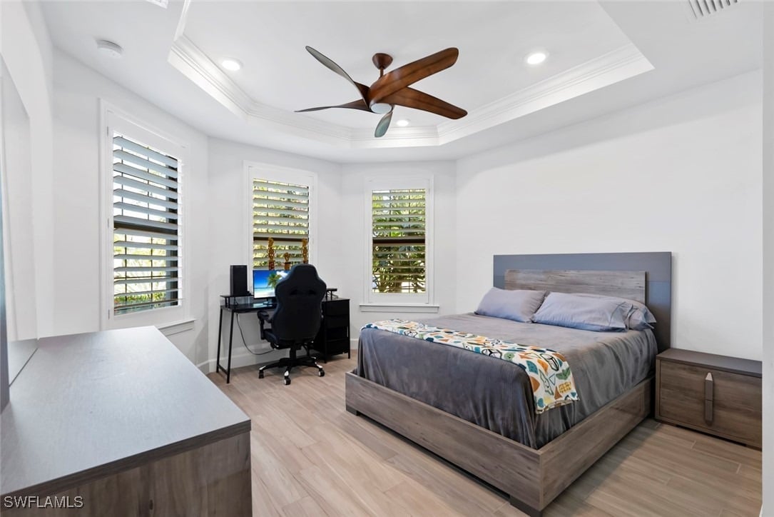 19129 Aqua Shore Dr