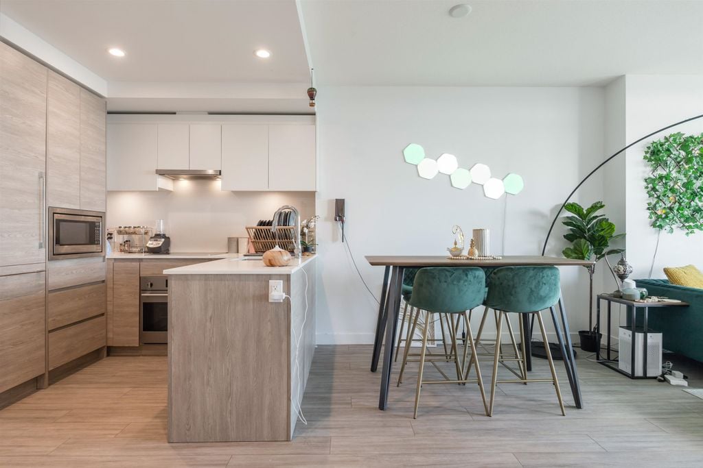 13615 Fraser Hwy, #1602