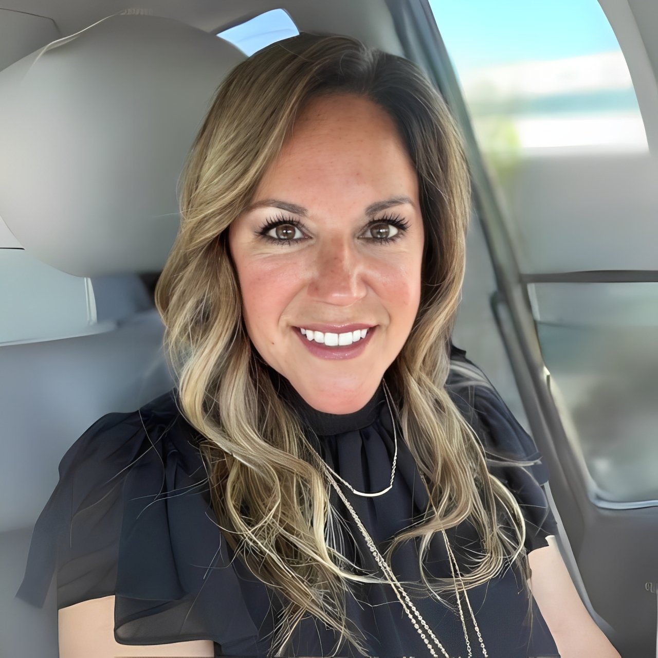 Nikki Hernandez Simi Valley, CA Real Estate Agent Headshot