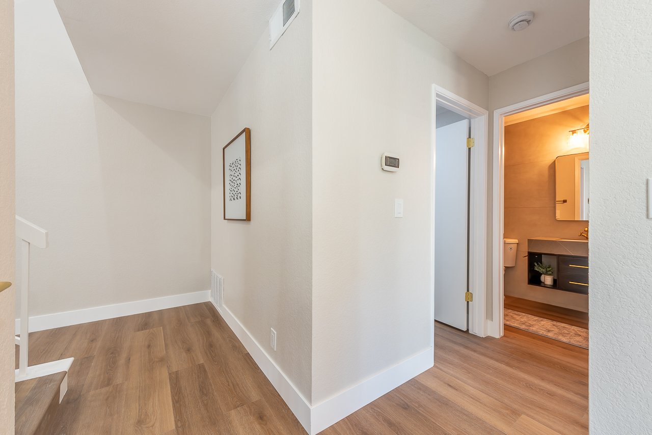 Newly Remodeled. 1 Bed/Bth down, Pioneer Elem!