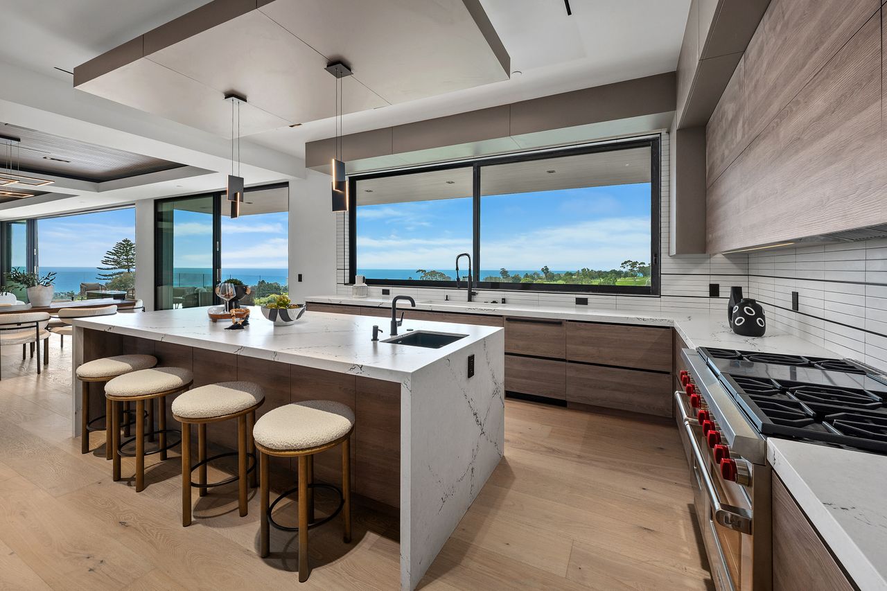 6627 Muirlands Dr, La Jolla, CA 92037