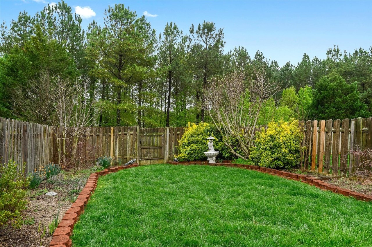 4090 Holly Villa Cir