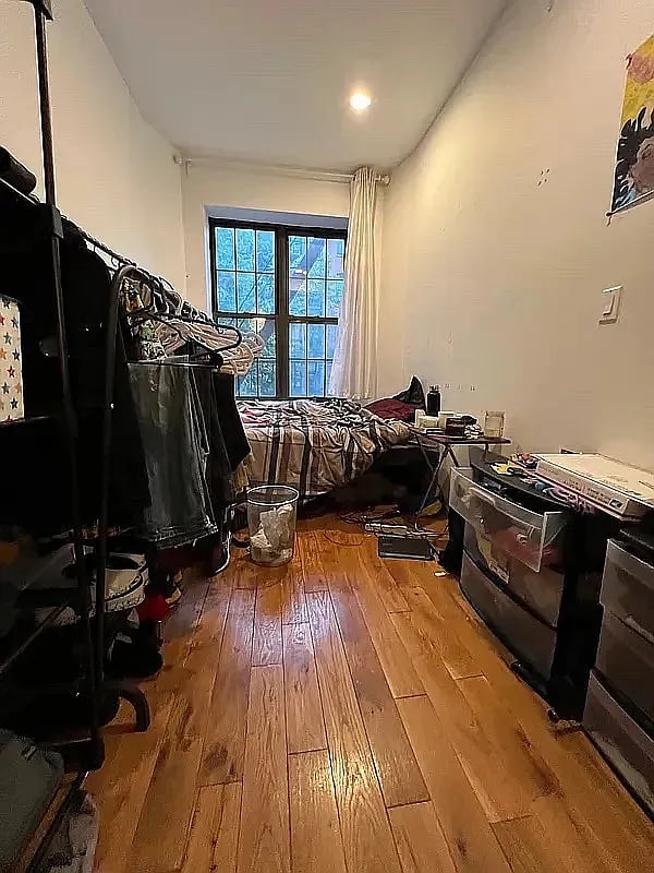 418 Melrose St 3F