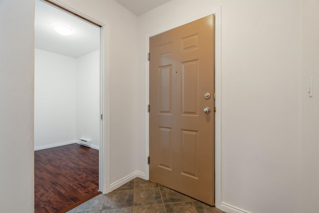 121 Shoreline Cir, #408
