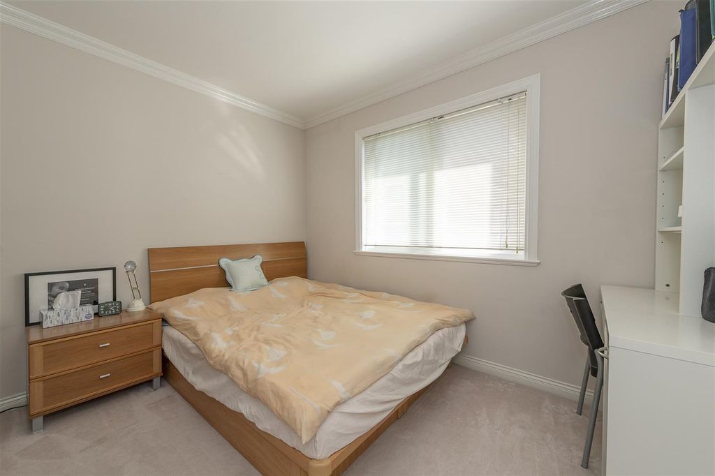 9260 Pauleshin Cres