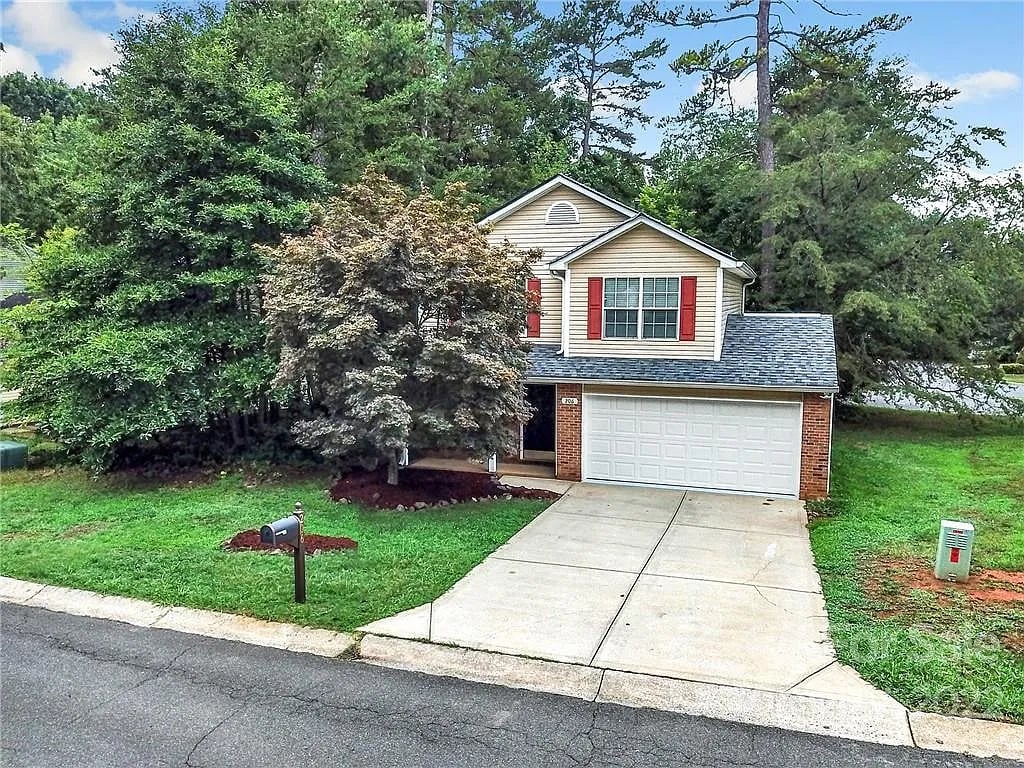 206 Forest Oaks Dr