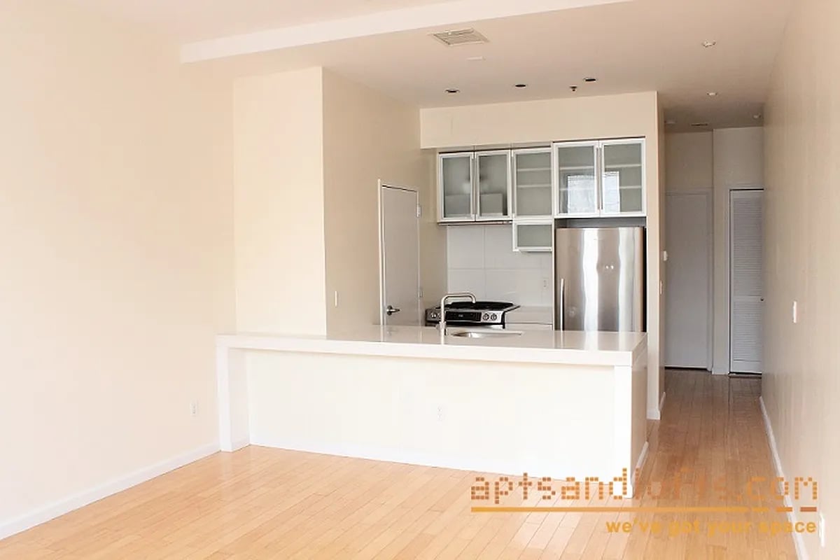 118 Greenpoint Avenue Unit: 2C