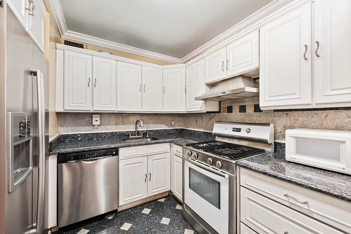 360 East 72nd Street #B211