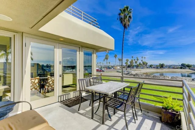 3682 Bayside Walk