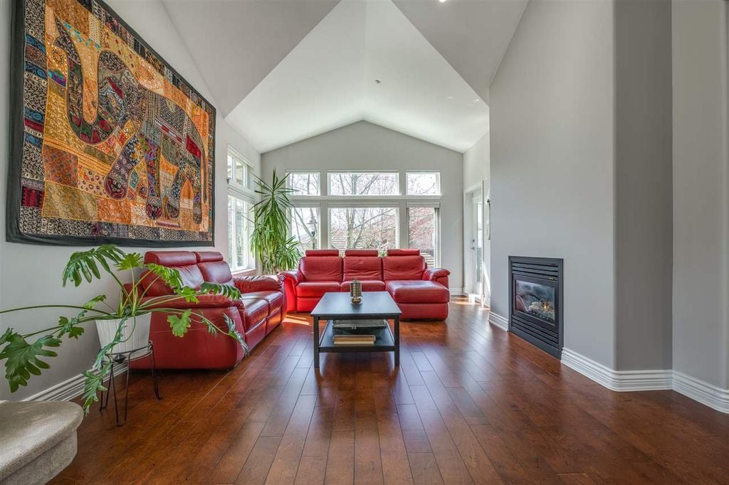 28 Whitecap Ct