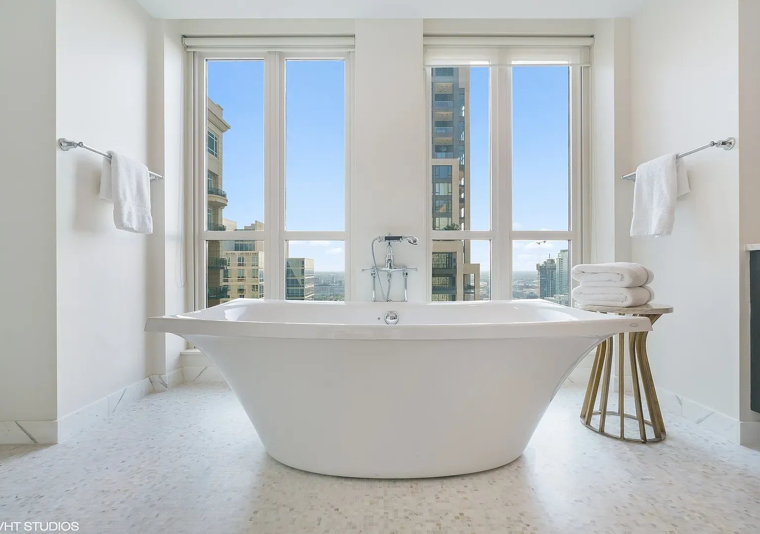 11 E Walton St APT 3201