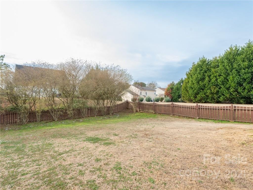 273 Notable Ln