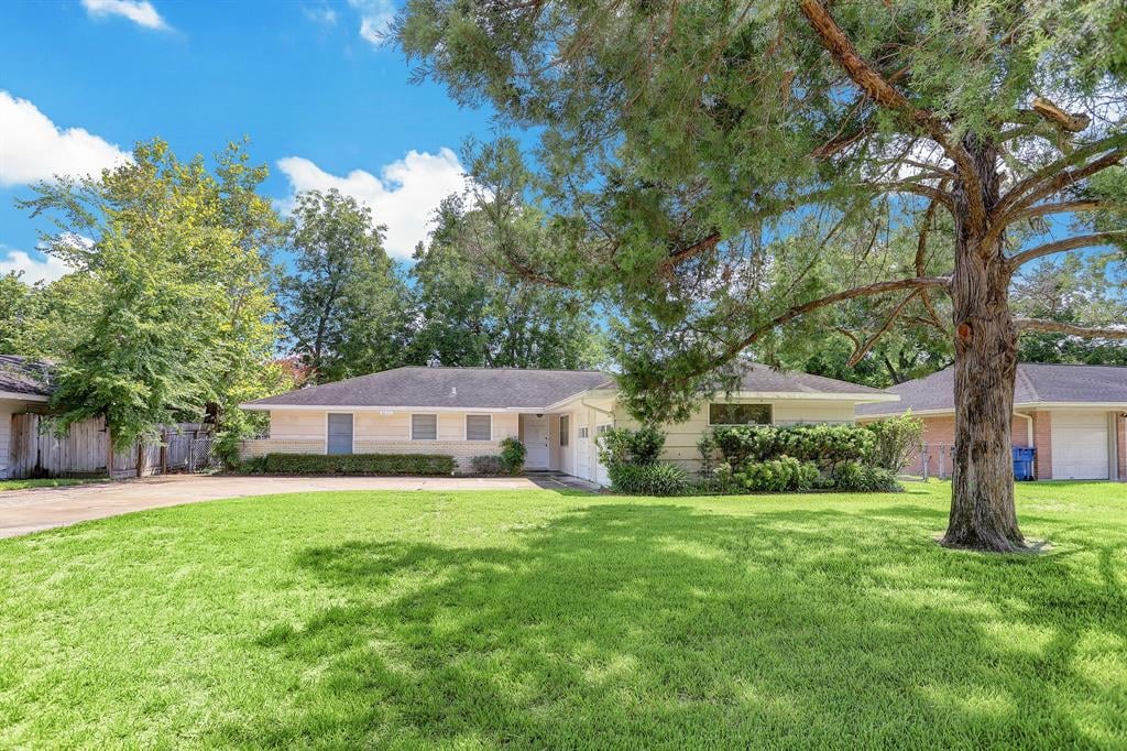 8613 Westview Dr