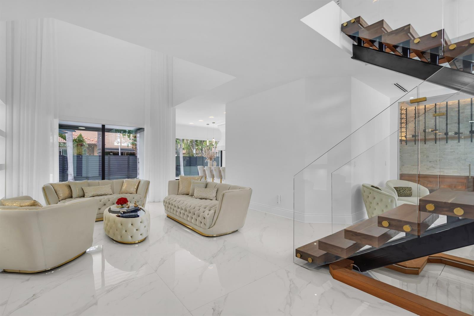 16422 NW 77th Pl MIAMI LAKES, FL 33016