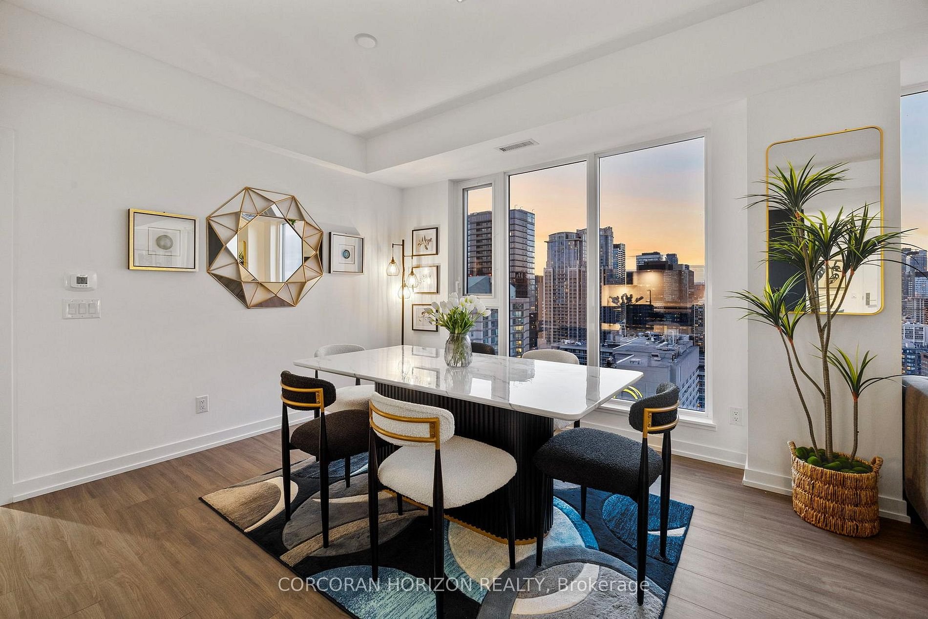 DOWNTOWN MODERN CHARM