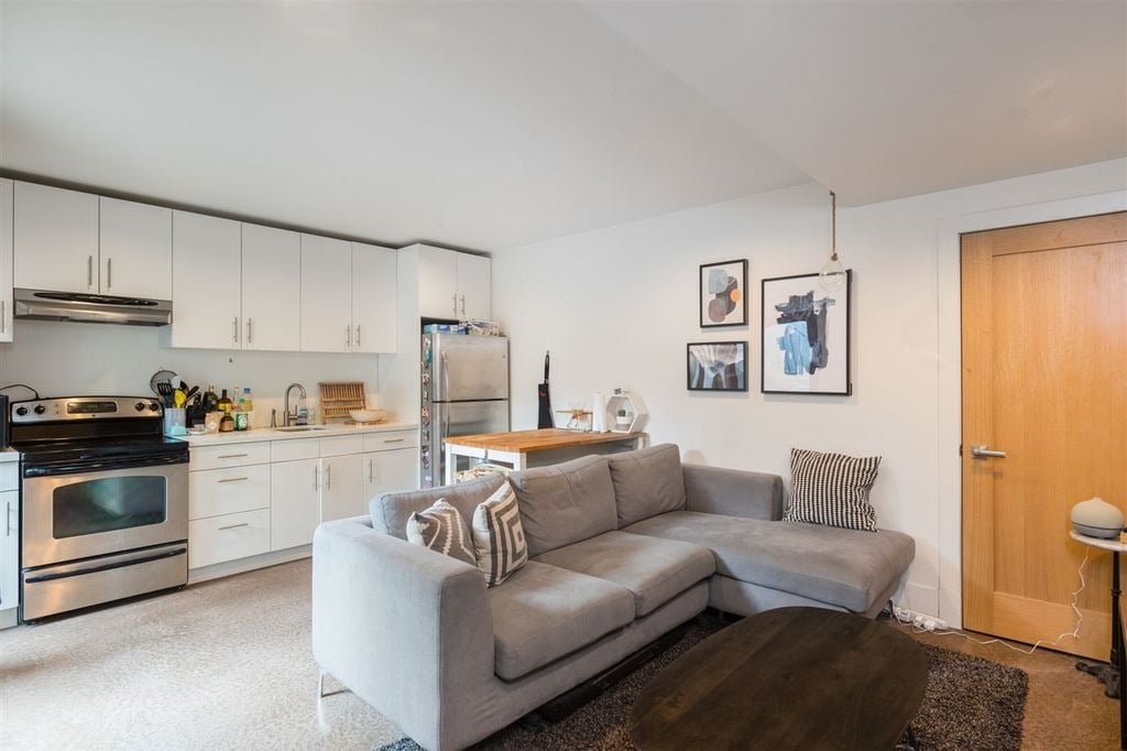 318 W 22nd Ave