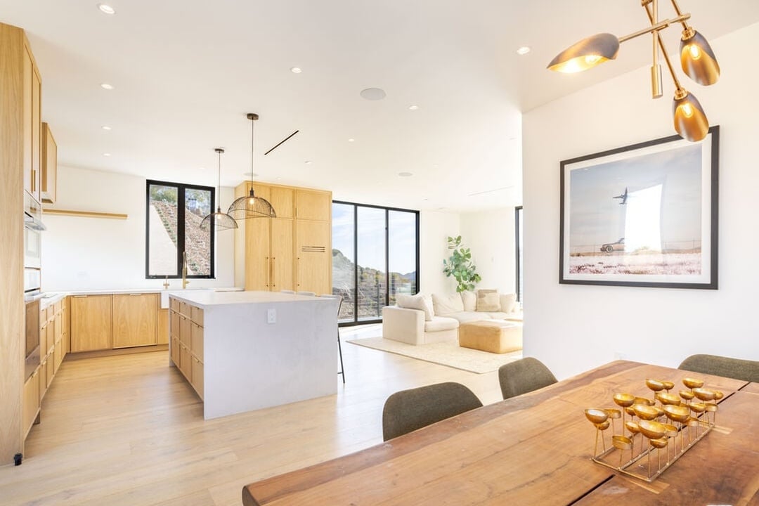 Mulholland Hwy, 90265