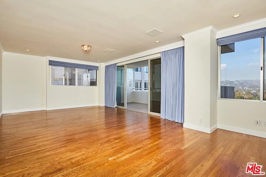 875 Comstock Ave #17D-17E