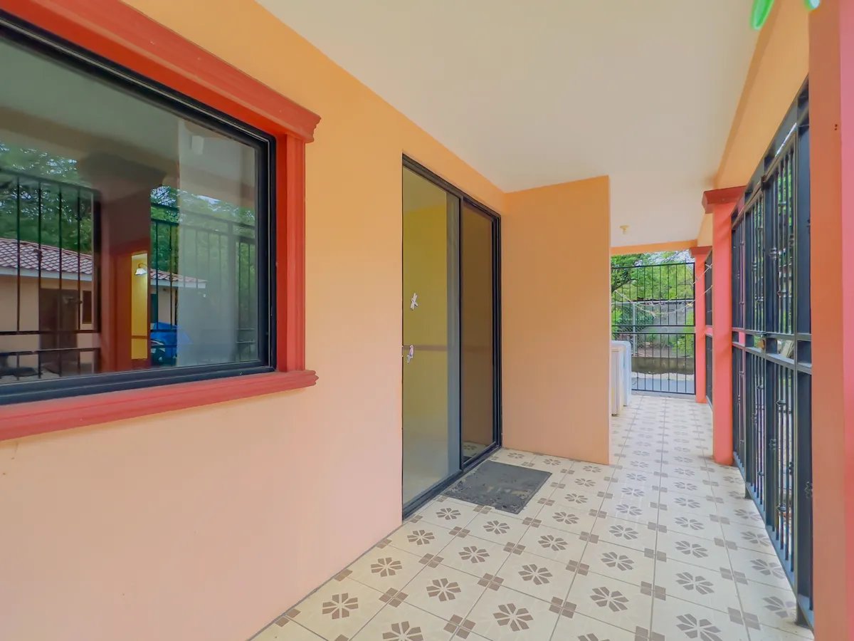 Spacious Living Near Town and Beach