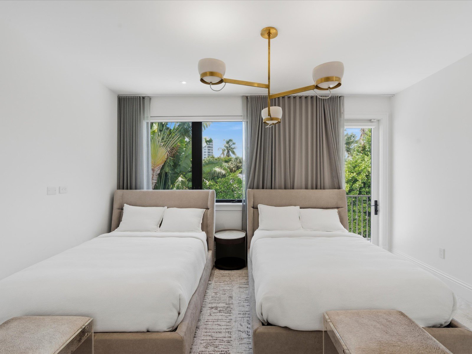70 Camden Dr, Bal Harbour
