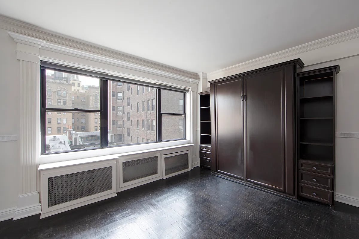 45 West 10th Street Unit: 6A