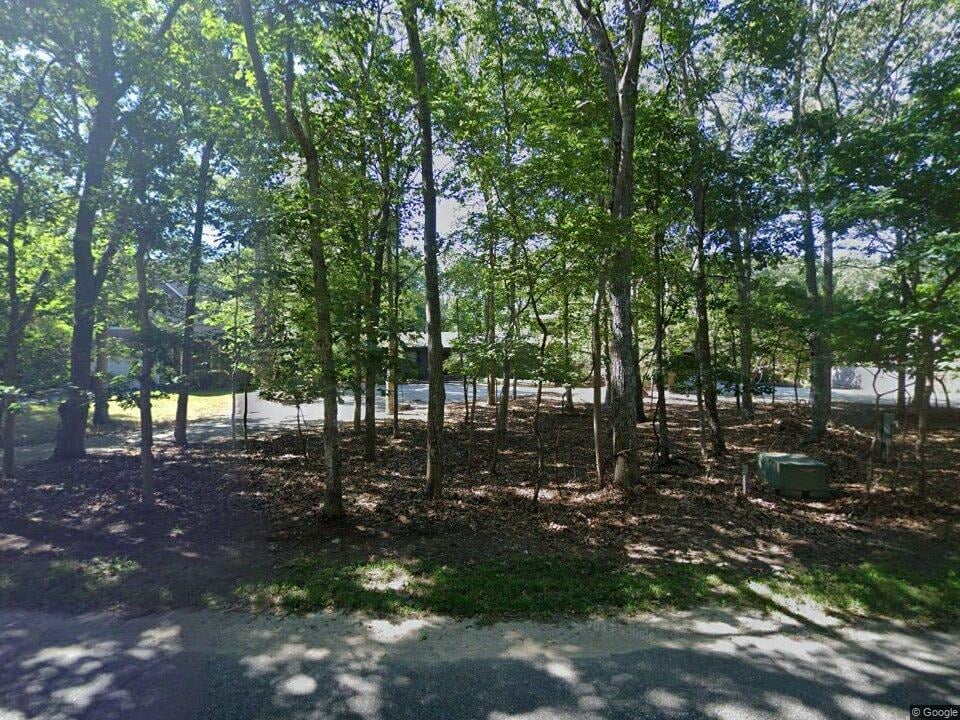 53 Sycamore Dr