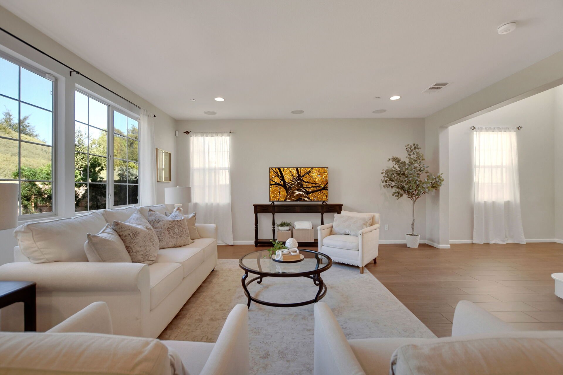 885 E Manresa