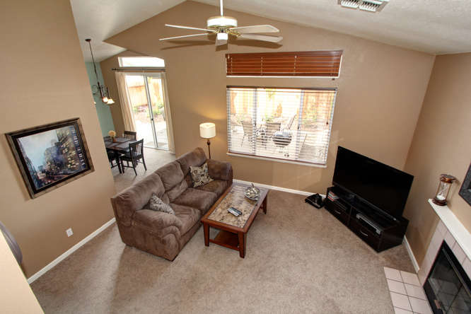 Just Listed! Well Maintained Home in Roseville!
