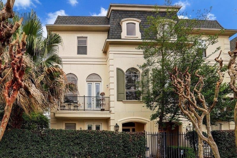 2619 Commonwealth St