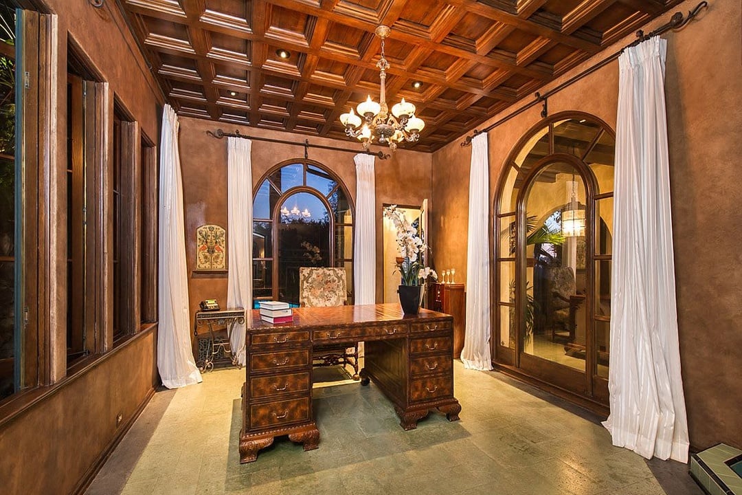 Sapphire Manor