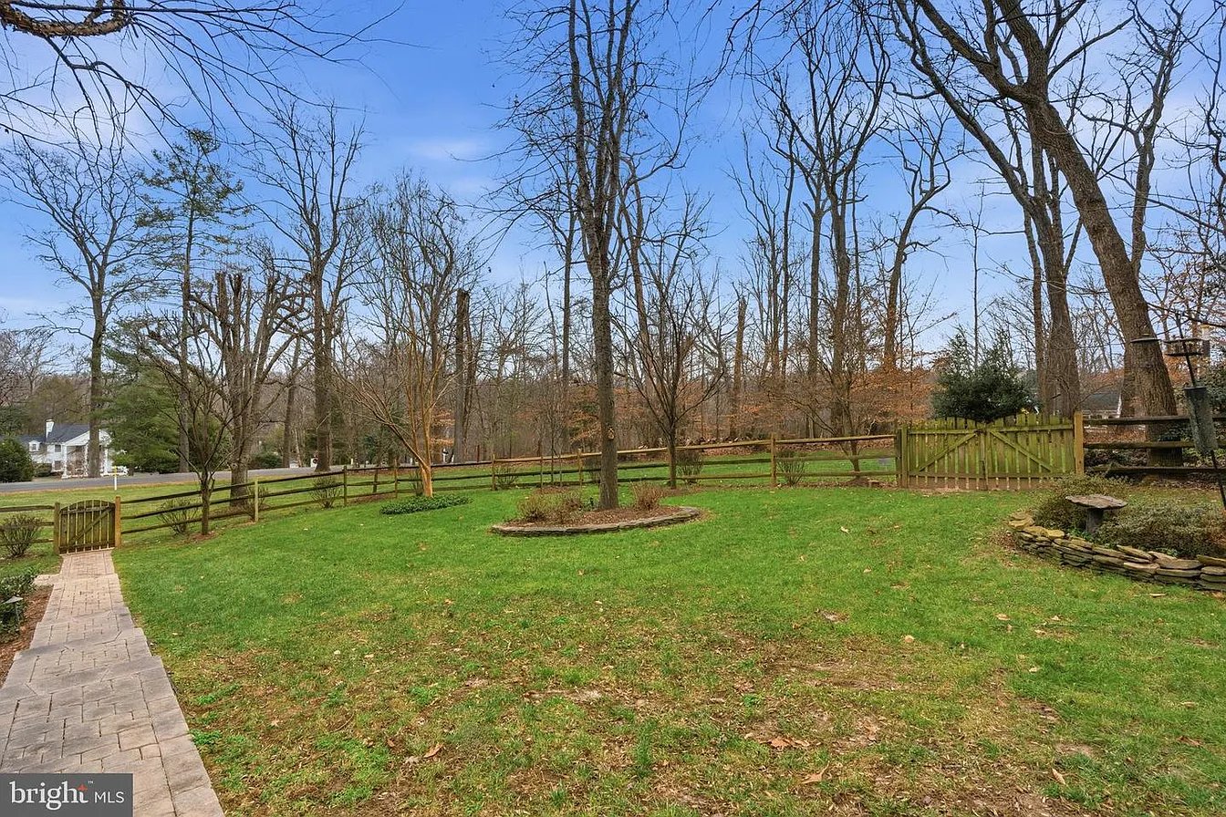 304 Chesapeake Dr