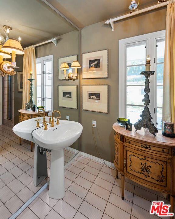 2247 COLDWATER CANYON DR