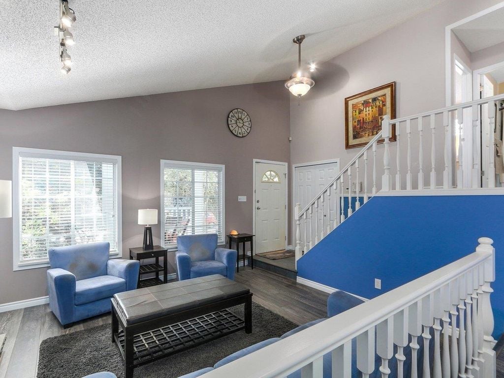 807 Porteau Pl