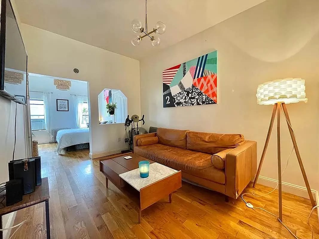 135 N 6th St APT 4L