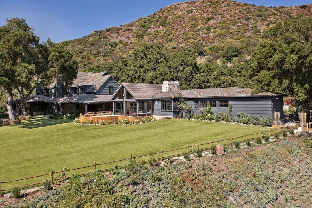 3100 Mandeville Canyon Rd